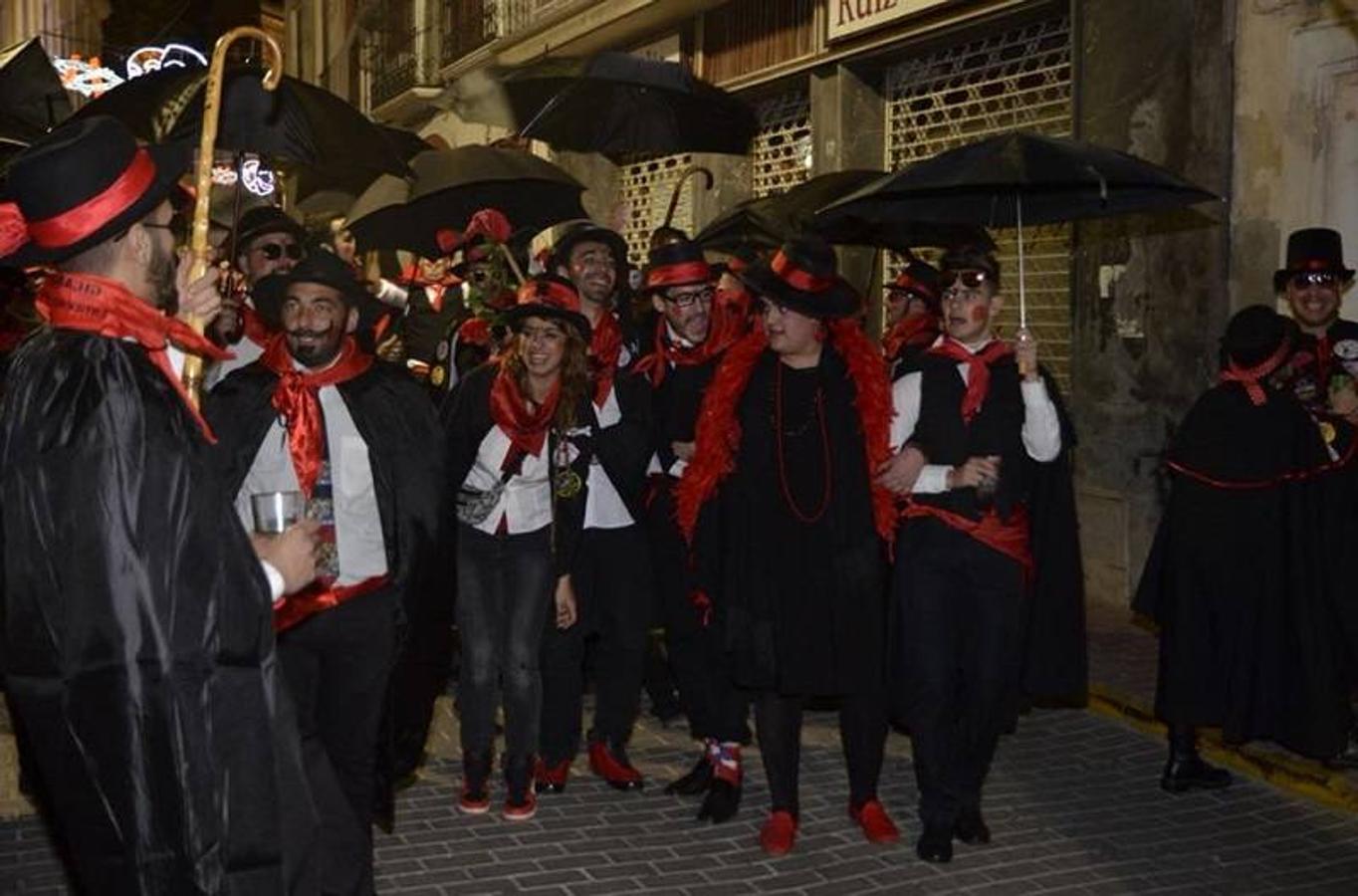 El pasado fin de semana finalizaron los carnavales en las localidades del Levante almeriense. Un año más, turistas y vecinos vivieron intensamente unas fiestas que llenaron las calles de color y alegría.