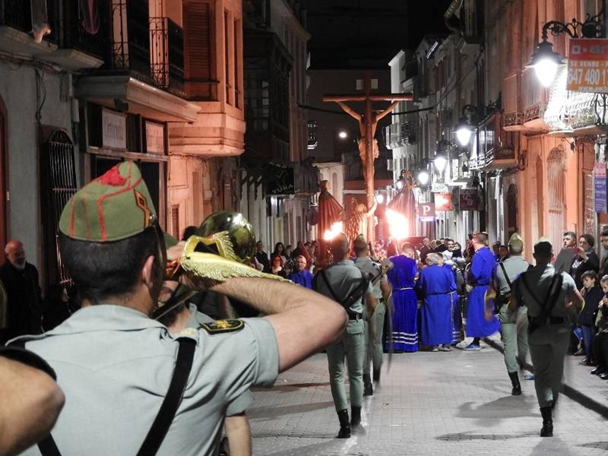 Un Martes Santo más, el Paso Azul de Cuevas del Almanzora realizó su estación de penitencia con la procesión de la Virgen de las Angustias, tradicional por ser portada a hombros por mujeres.