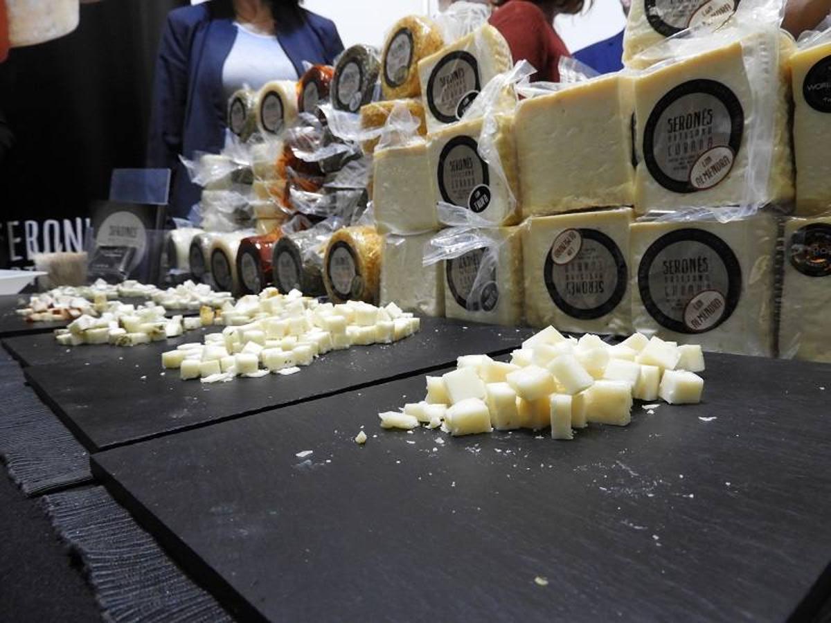 Desde ayer, que se inauguró, hasta mañana que se clausurará a las 17 horas, 'Almanzora Gourmet' ha convertido a Cuevas del Almanzora en la capital agroalimentaria con la celebración de la primera feria de estas características en el Levante almeriense.