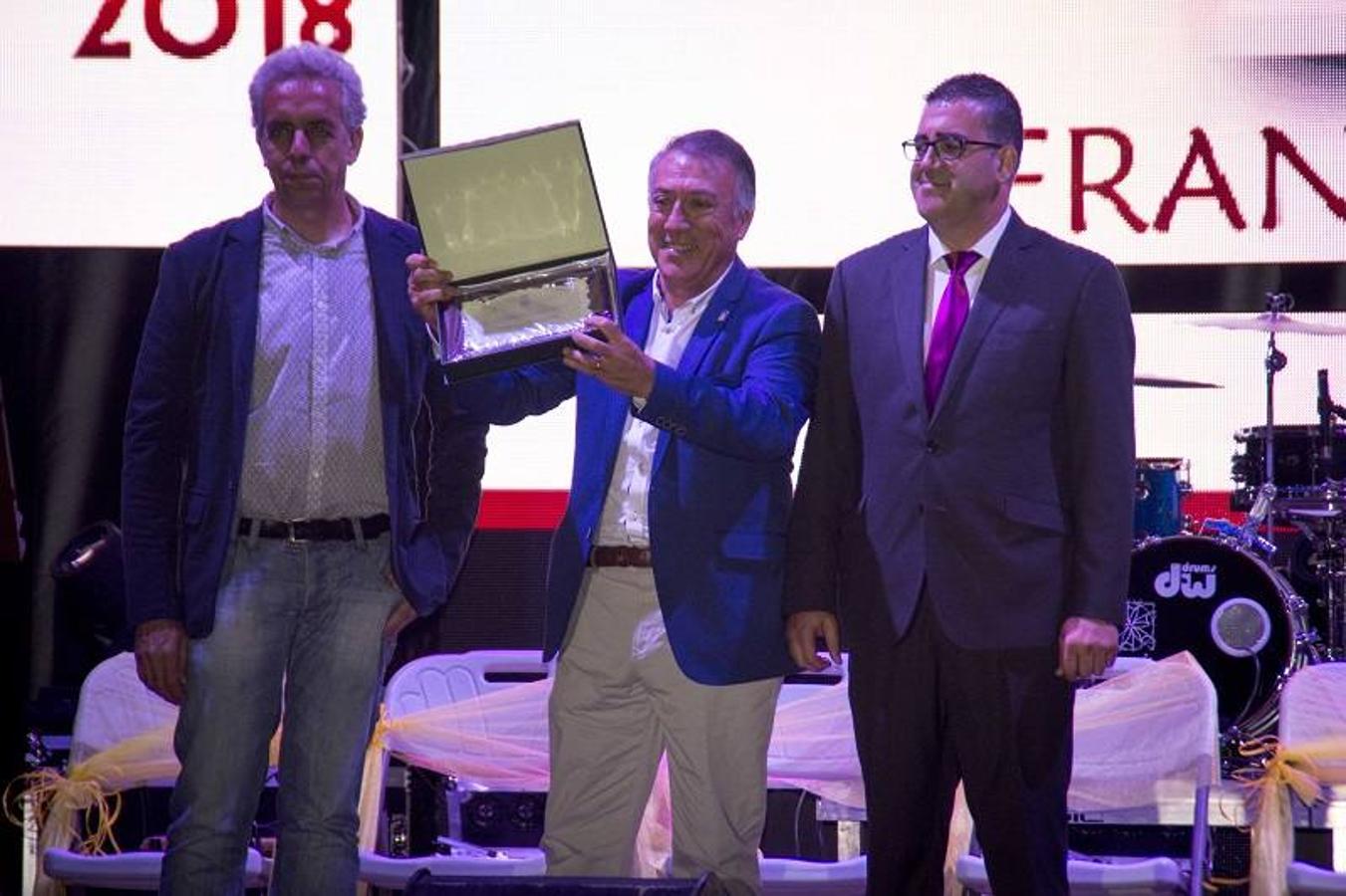 Carboneras despidió ayer con fuegos artificiales y la tradicional traca final sus fiestas más grandes en honor a San Antonio de Padua. Un año más las fiestas de Moros y Cristianos finalizaron con un éxito rotundo de participación.