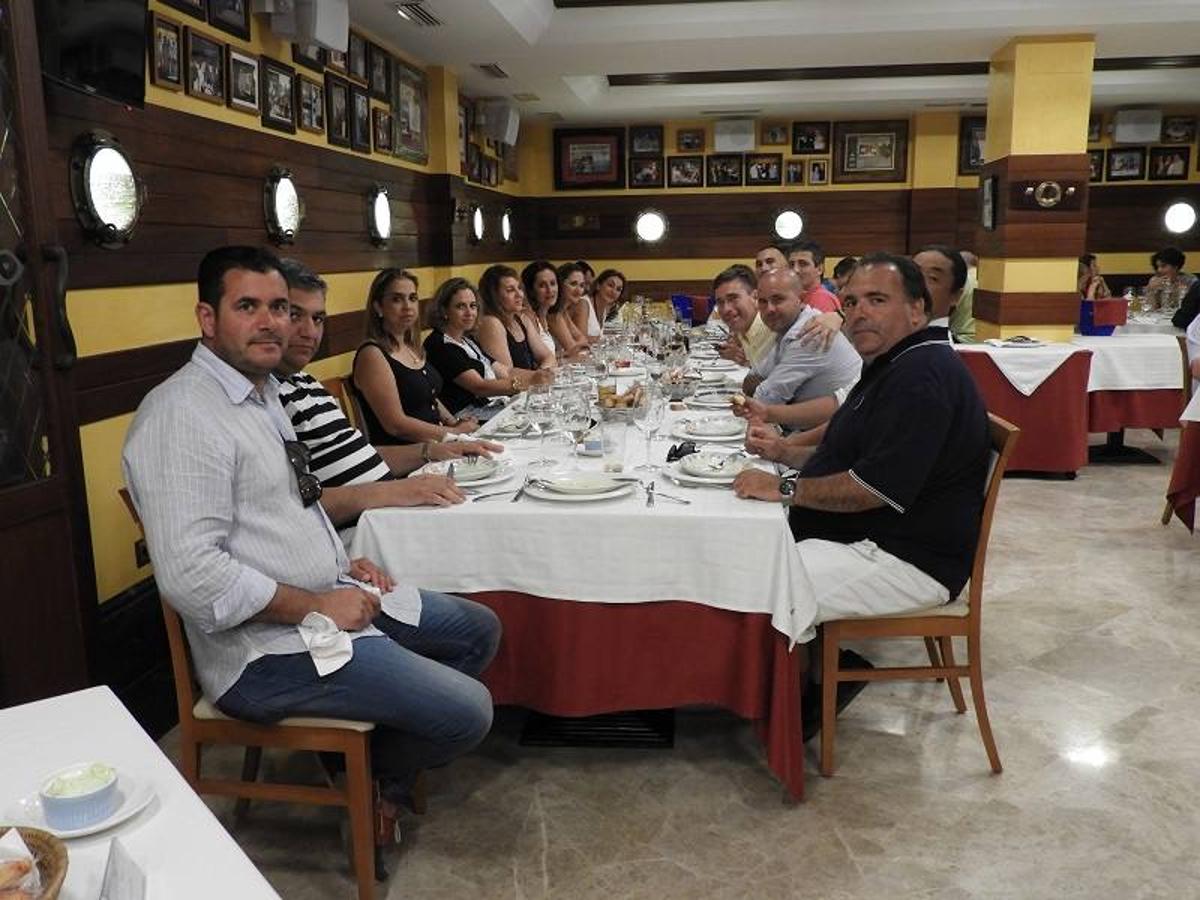 En un marco incomparable como es el paseo del Malecón de Garrucha, restaurante Escánez celebró el I Ronqueo del Atún rojo del Mediterráneo. Durante el evento, los asistentes tuvieron la oportunidad de degustar la carne recién cortada de la espina del atún así como la médula.