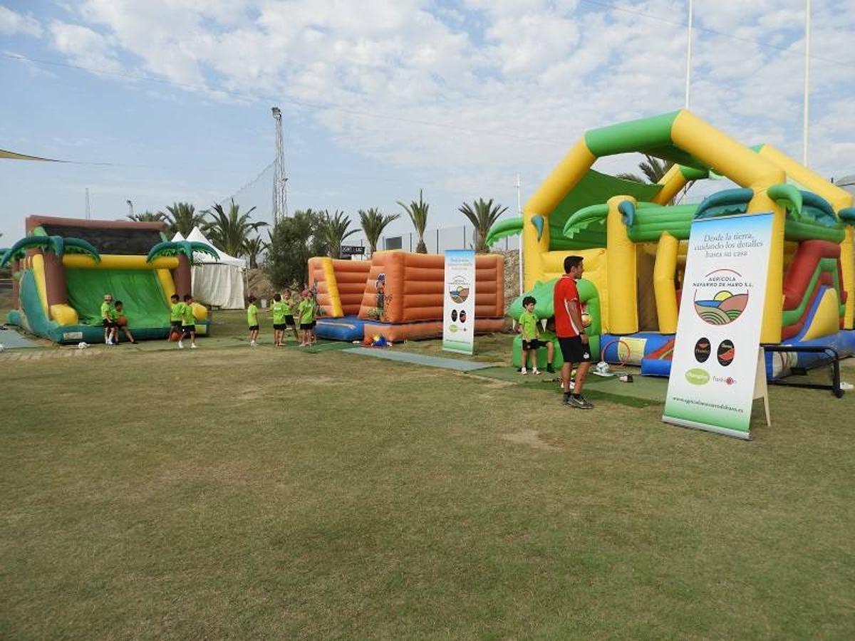 La ludoteca multideporte de verano del Club Deportivo Puerto Rey celebra una jornada para fomentar la alimentación saludable entre su medio centenar de alumnos.