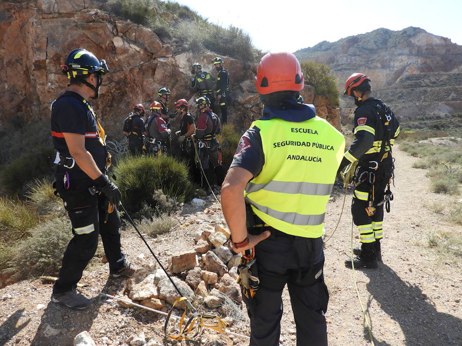 Los profesionales amplían sus conocimientos, ya que la formación es elemental en los rescates de este tipo