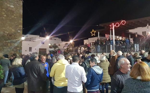 Celebración de Nochevieja en la plaza del Frontón de Mojácar.