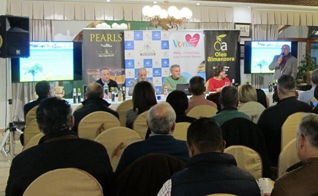 Conferencia celebrada en Terraza Carmona de Vera.