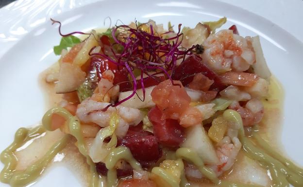 Ensalada de fruta y gamba roja de Garrucha.