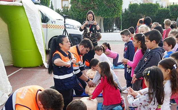 Medio millar de alumnos se forman en primeros auxilios