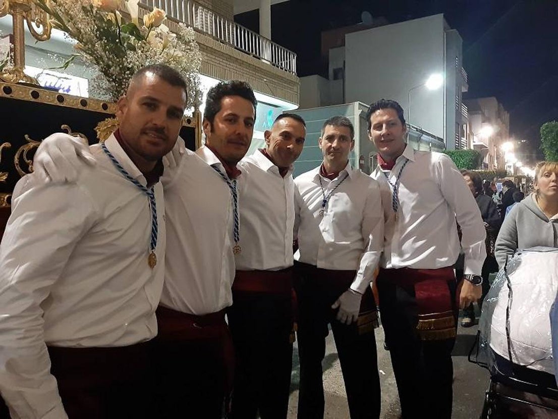 La Cofradía Santo Cristo de la Misericordia y Santísima Virgen de la Amargura (Madre de la Salud) procesionó este Miércoles Santo por las calles de Garrucha de manera muy emotiva.