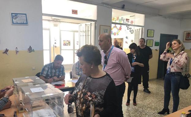 El PP solo gana en dos municipios del Levante y culpa a la irrupción de Vox y al aumento de Cs