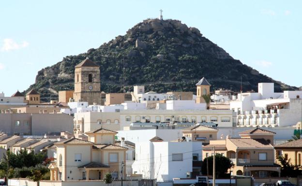 Vista general de la localidad almeriense de Vera, con el Cerro del Espiritu Santo al fondo.