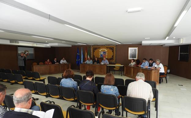 Sesión plenaria extraordinaria celebrada en la mañana de ayer en el Ayuntamiento de Garrucha en la que se adjudicó el ciclo integral del agua.
