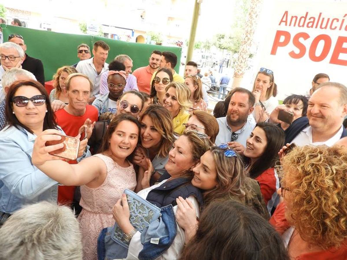Los socialistas celebraron un acto en el parque del Recreo de Cuevas del Almanzora en el que conmemoraron el 40 aniversario de los ayuntamientos democráticos.
