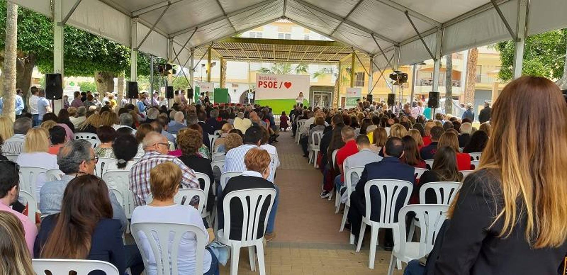 Los socialistas celebraron un acto en el parque del Recreo de Cuevas del Almanzora en el que conmemoraron el 40 aniversario de los ayuntamientos democráticos.