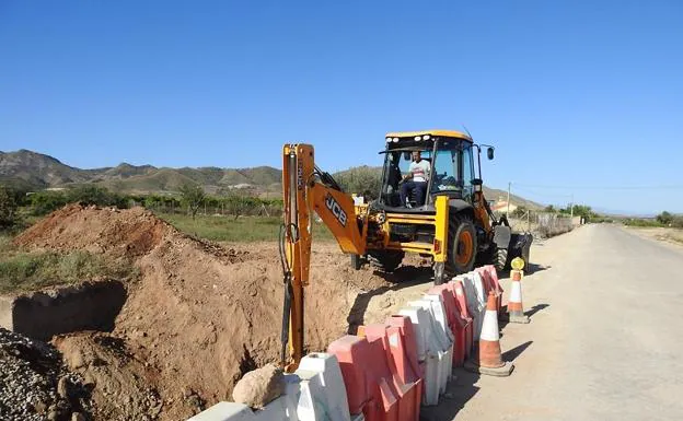Comienzan las obras para adecuar 14 kilómetros de carretera en Huércal-Overa
