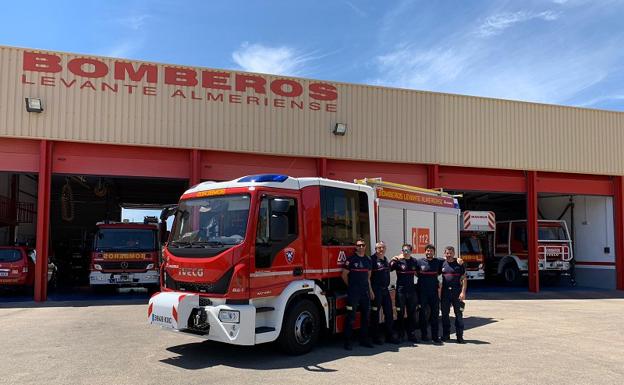 El nuevo camión está a disposición de los Bomberos del Levante desde la semana pasada y cuenta con todo lo necesario. 