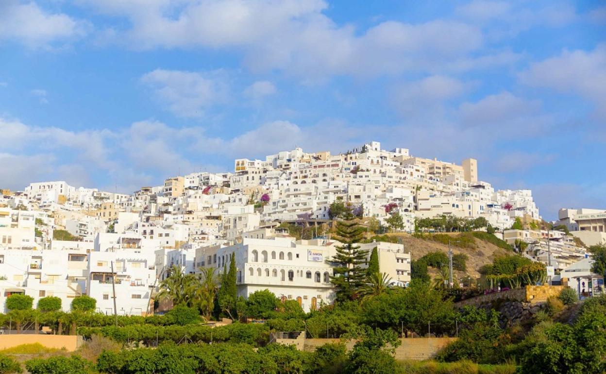 Paradores promocionará el turismo de Mojácar gracias a un acuerdo con la Asociación Los Pueblos más Bonitos de España