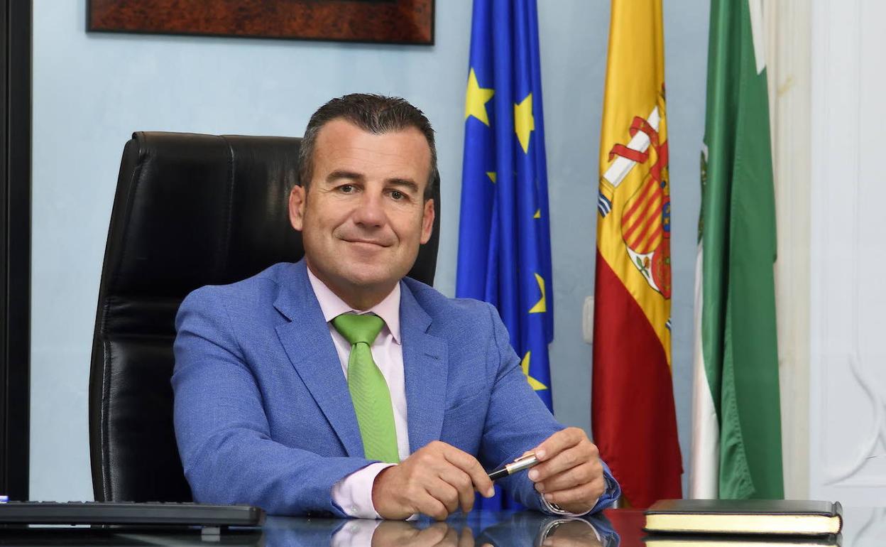 Política en Almería | El alcalde de Carboneras cesa a Salvador Hernández tras promover una moción de censura contra él