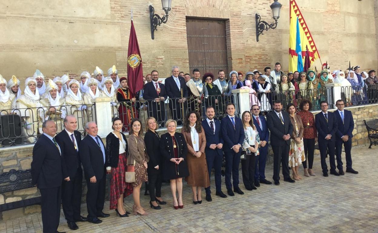 Autoridades tras la receación del asedio. 