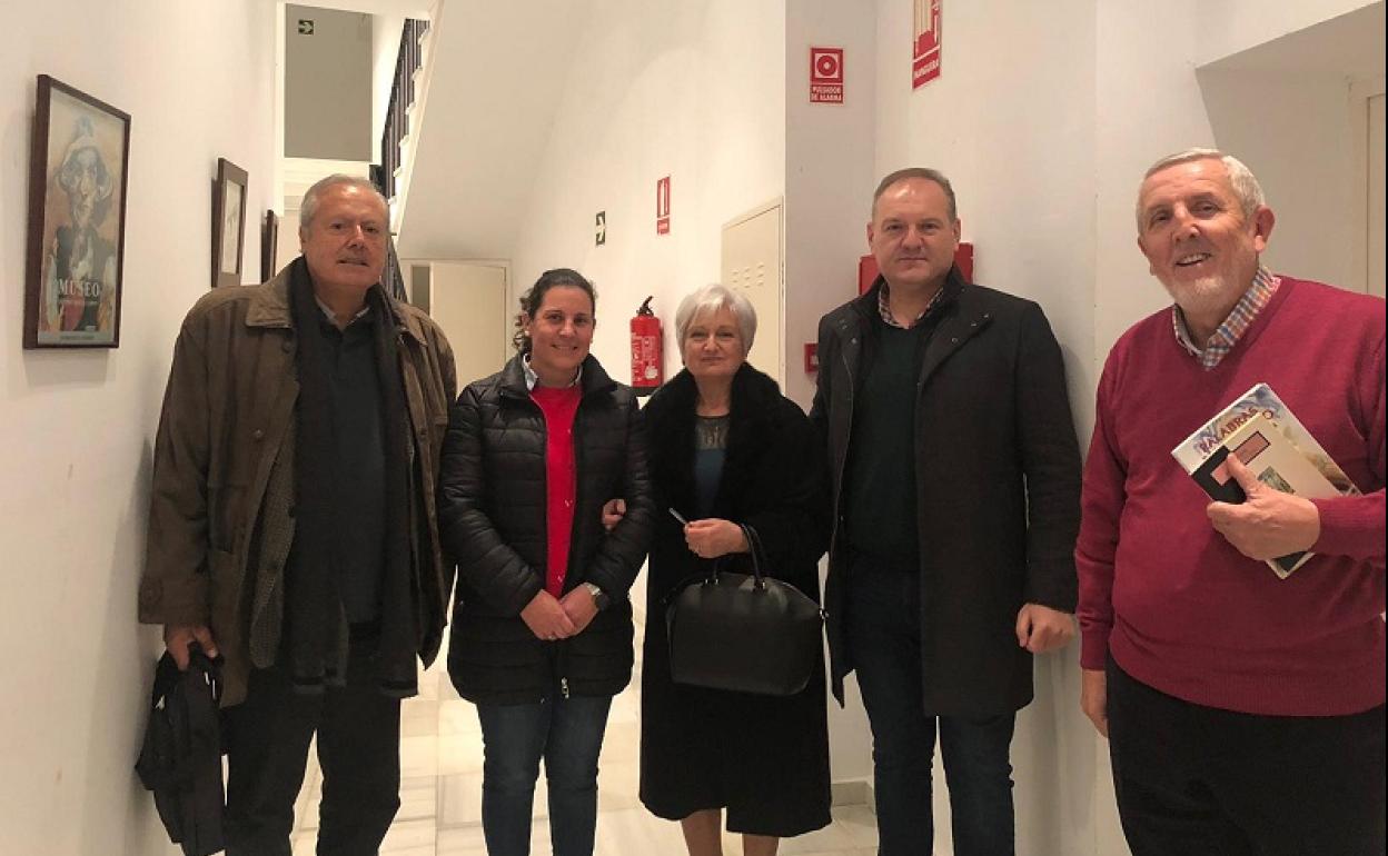Foto de familia antes del acto. 