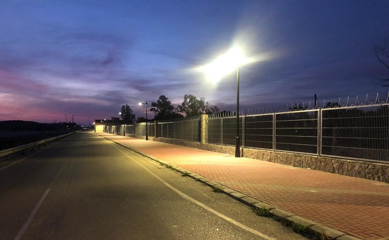 Carretera que conduce al pantano de Cuevas. 