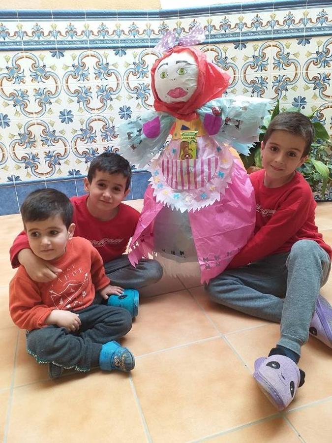 Viejas en los balcones para conmemorar este día. 