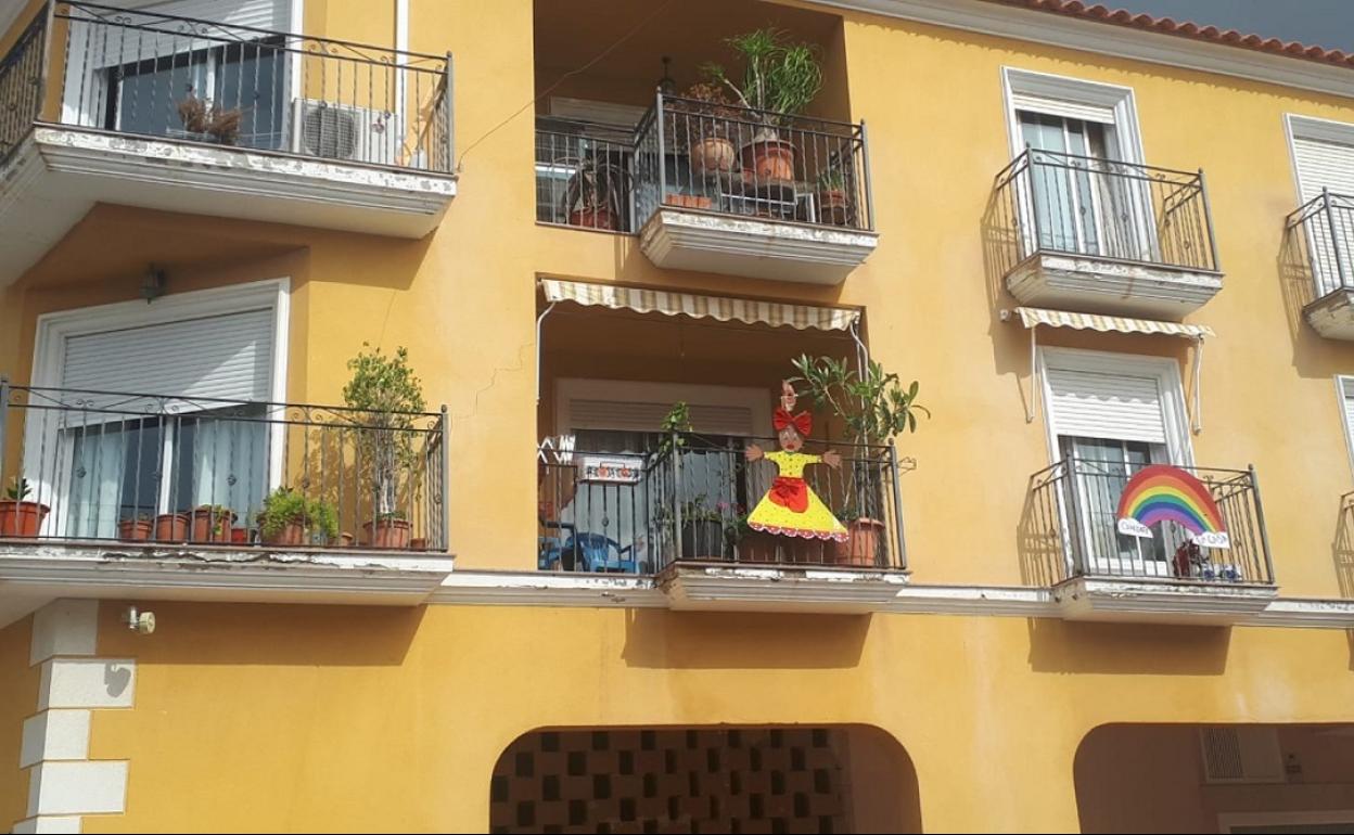Viejas en los balcones para conmemorar este día. 
