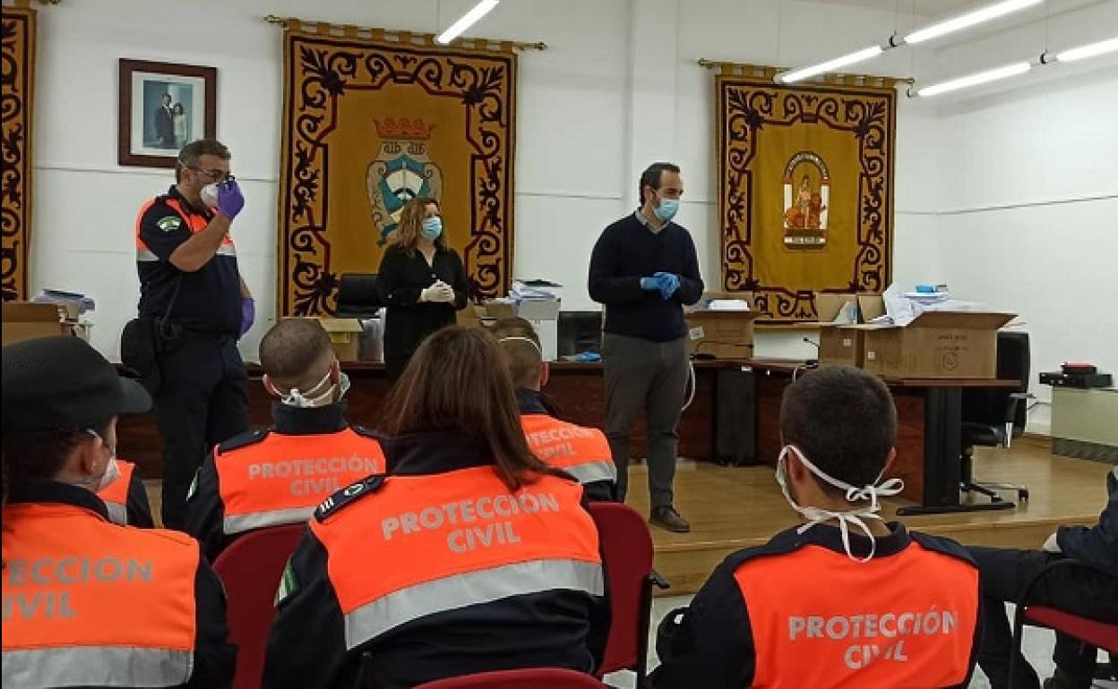El Ayuntamiento de Carboneras reparte mascarillas a todos sus vecinos
