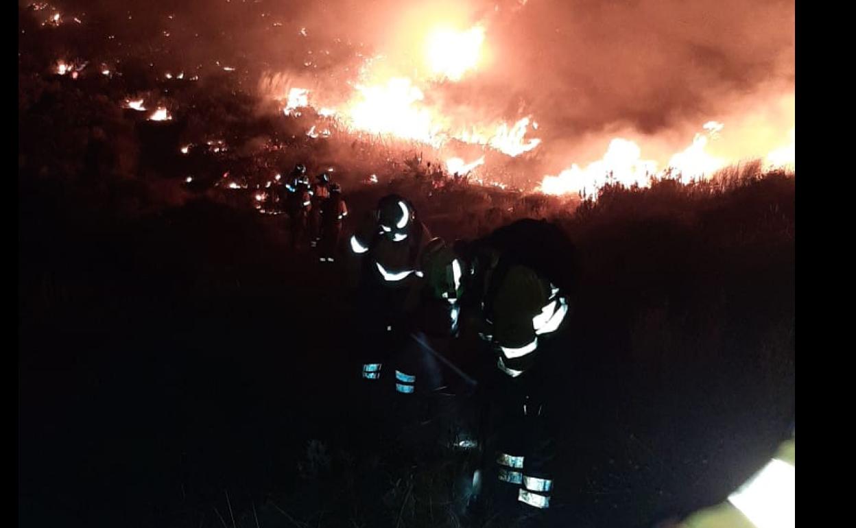 Incendio en Almería | Declarado un incendio forestal en Carboneras