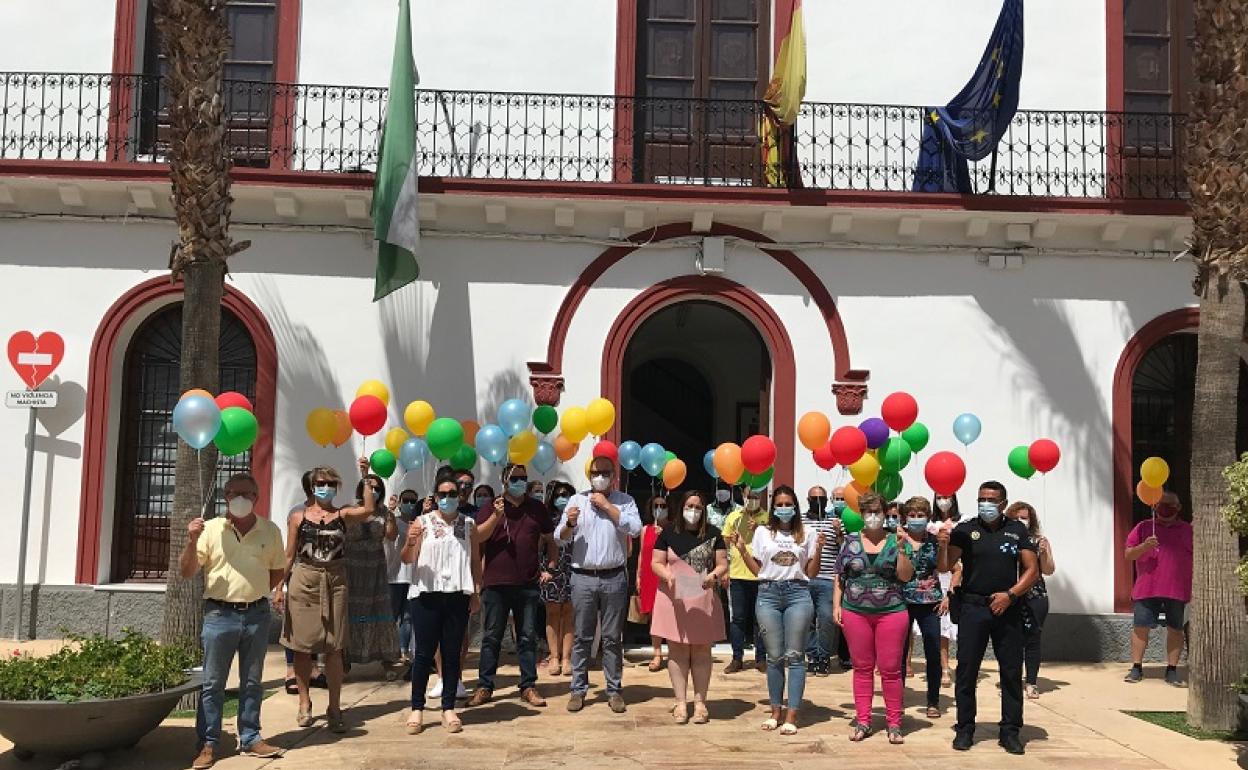 Acto celebrado esta mañana a las puertas del Consistorio. 
