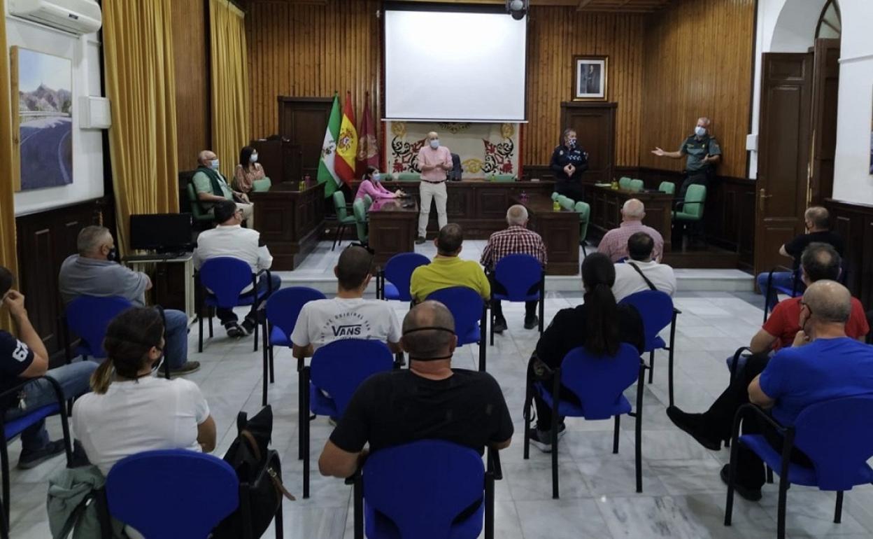 Un momento de la reunión con los responsables de los establecimientos de hostelería. 