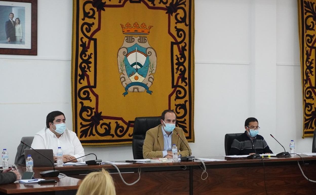 Carboneras aprueba el reglamento y los precios para el uso de la piscina municipal
