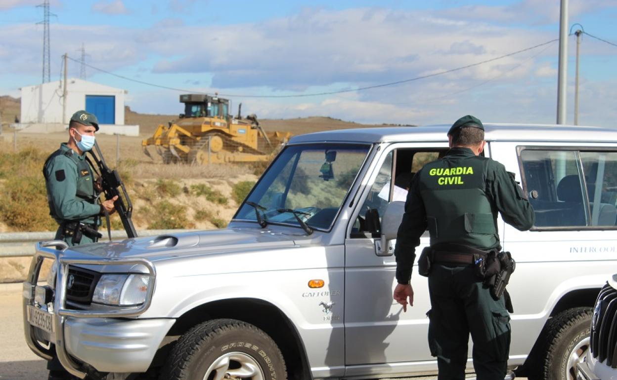 Conrol de la Guardia Civil en la autopista Cartagena - Vera. 
