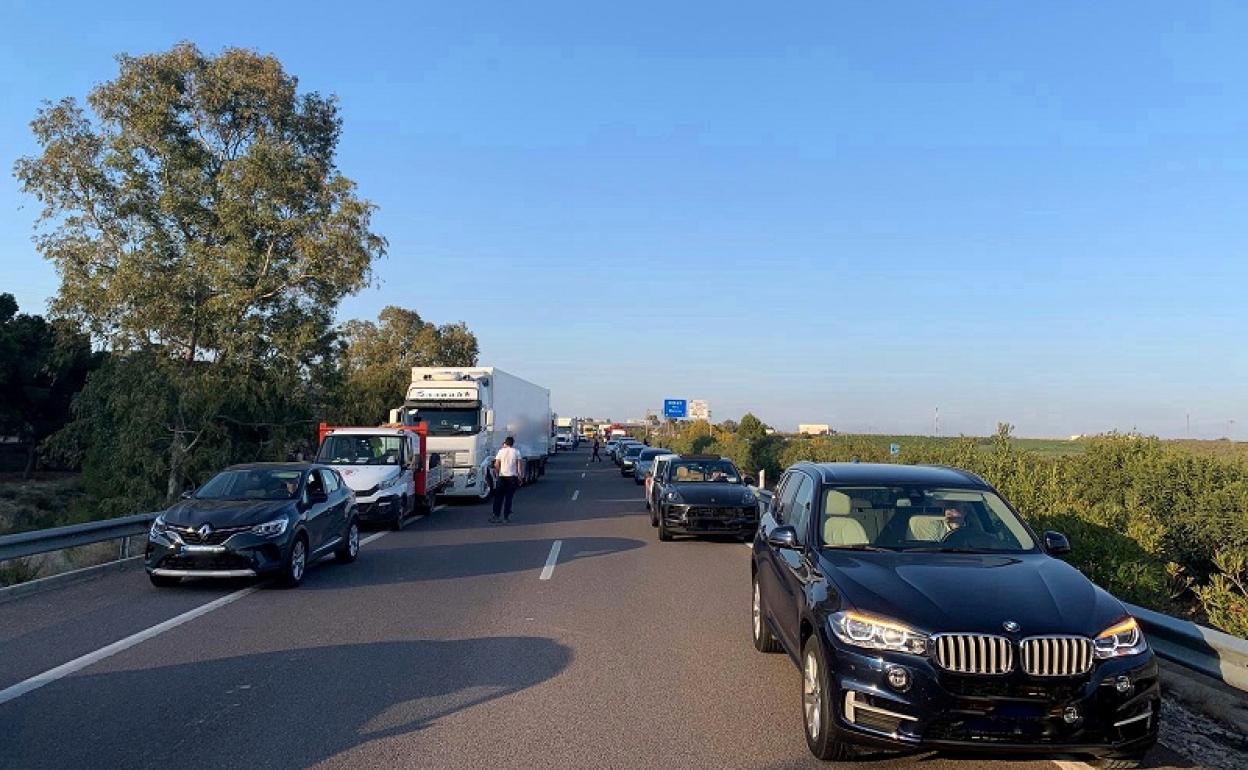 Un accidente múltiple provoca un monumental atasco en la A-7 a la altura de Los Gallardos