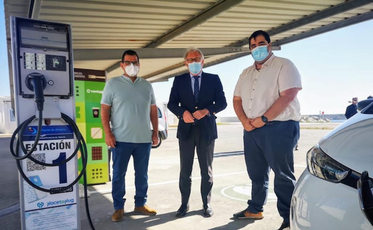 El Puerto de Carboneras abre dos puntos de recarga de vehículos eléctricos