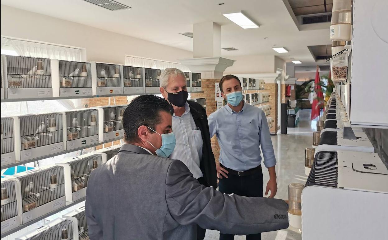 La I Exposición Ornitológica de Vera alcanza el millar de inscripciones