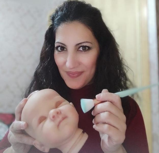 Mari Carmen Nieto lleva doce años 'dando vida' a bebés reborn