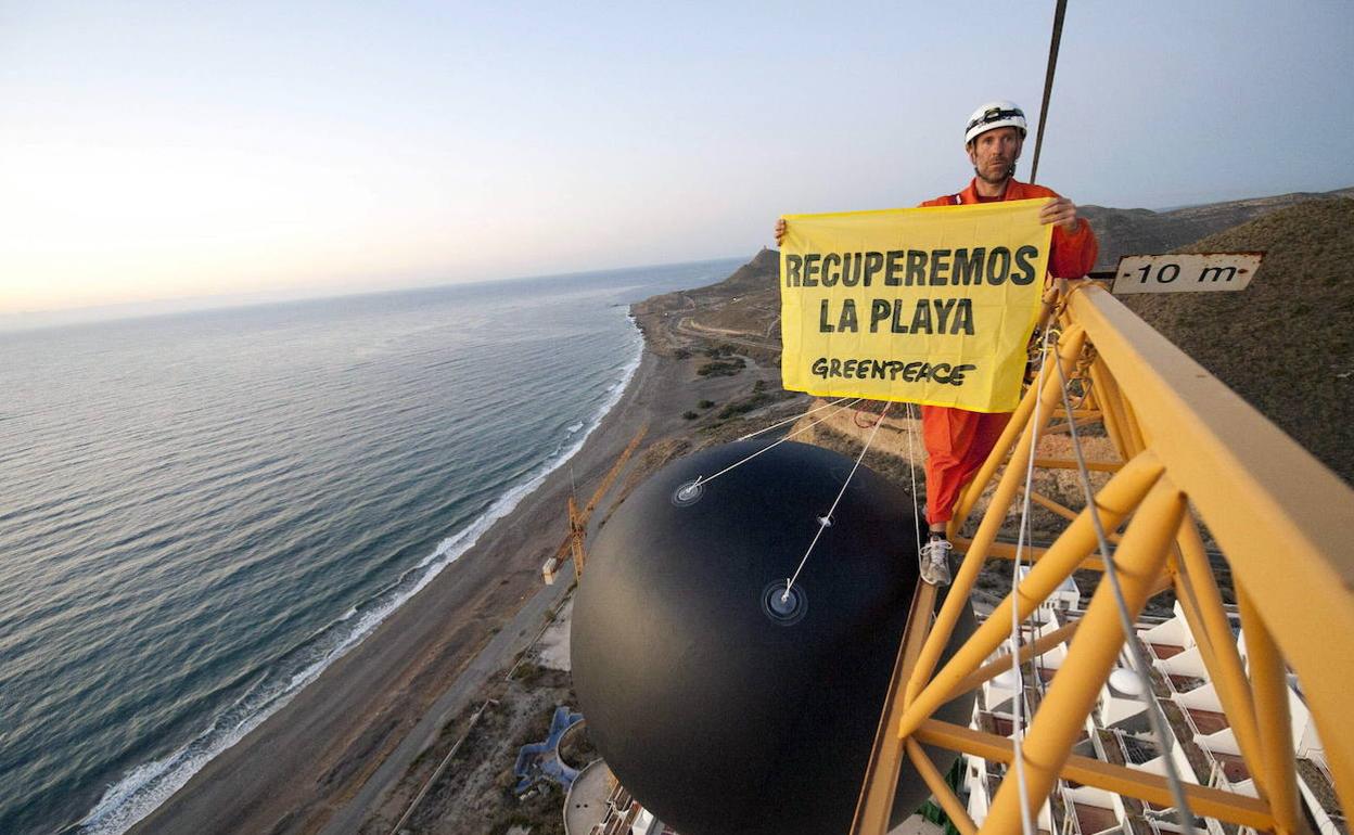 TSJA eleva el recurso de Greenpeace al Supremo para que decida si ordena el derribo del hotel de El Algarrobico