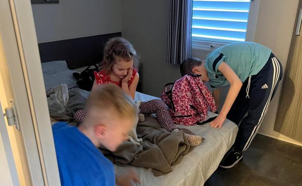 Descanso. Varios niños del grupo, en el camping donde pasaron la última noche de viaje.