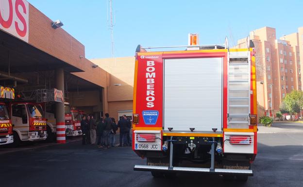 Trasladan a Torrecárdenas a un hombre herido tras el incendio de su vivienda en Carboneras