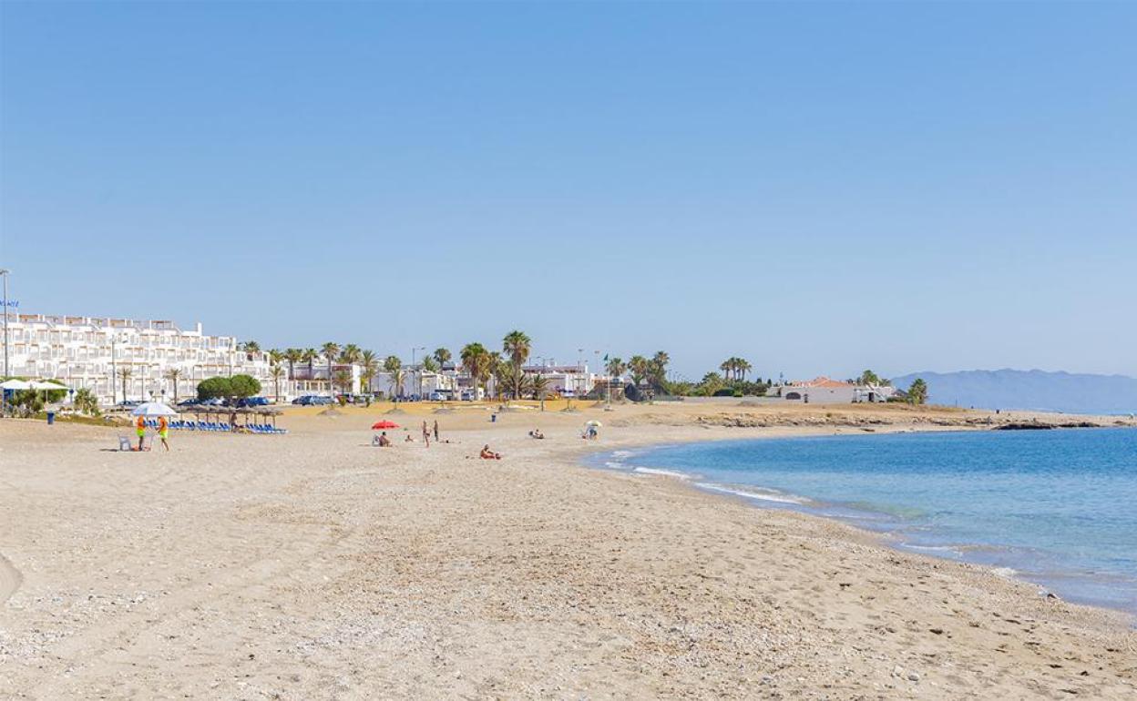 Playa de Mojácar, donde se sitúa el establecimiento hotelero donde se ha dado el brote. 