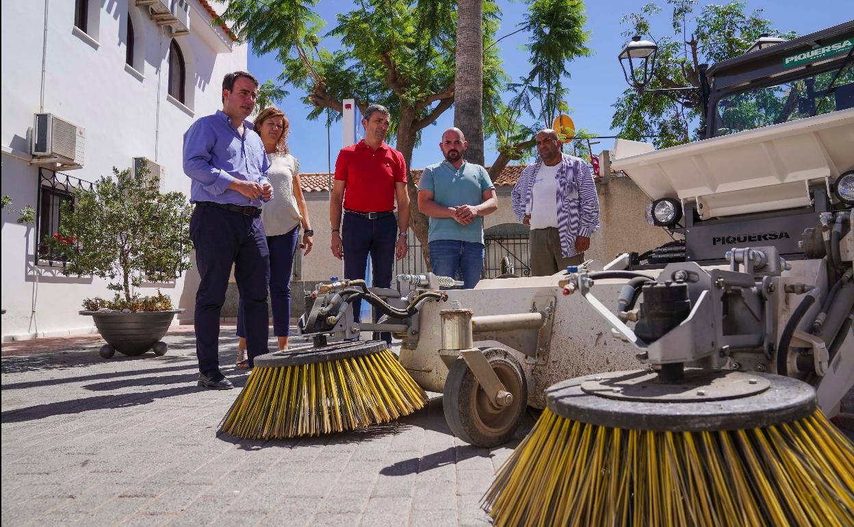 Provincia de Almería | Los Gallardos mejora la limpieza viaria con una máquina barredora