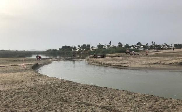 Lugar donde conectan el agua de la laguna y del mar, este verano. 