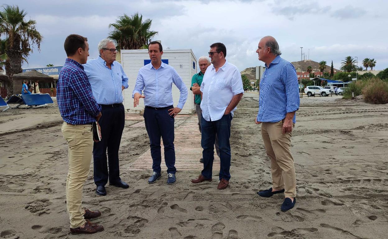 La Subdelegación anuncia dos espigones y aportación de arena para regenerar  la playa nudista | Ideal