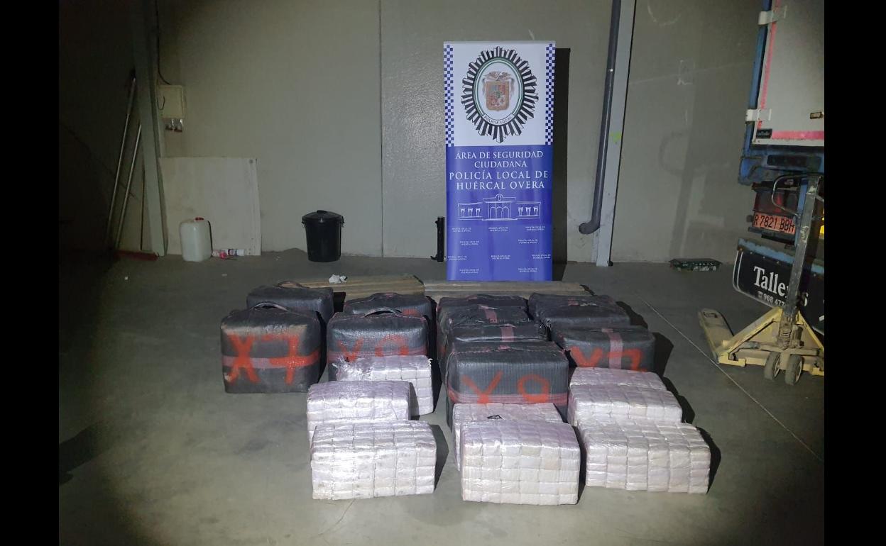 Droga incautada por los agentes de la Policía Local de Huércal-Overa.