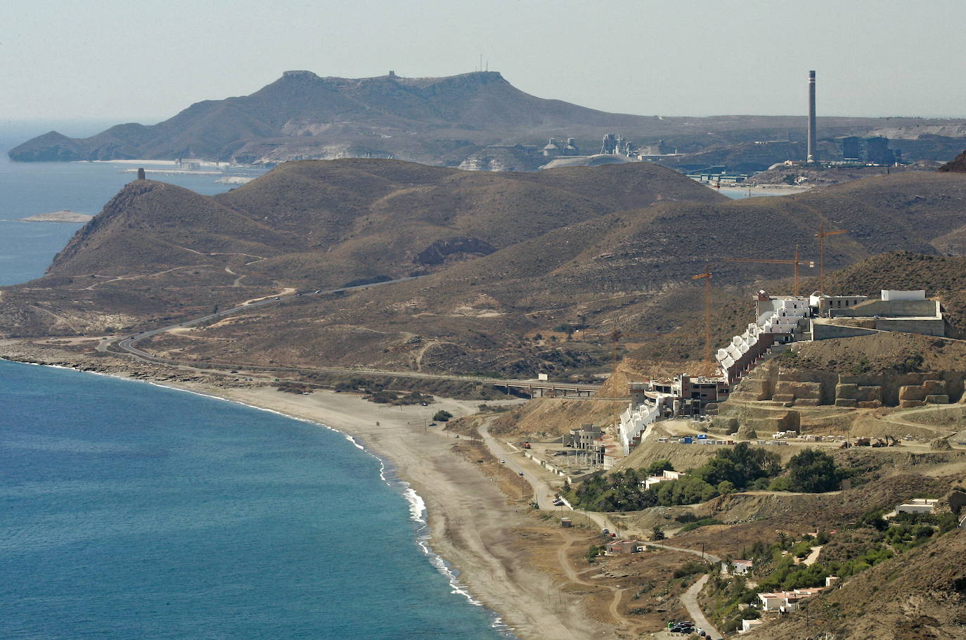 Vista general del terreno que ocupa el hotel de El Algarrobico. 