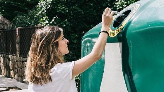 Vera pone en marcha una campaña para promover el reciclaje de envases de vidrio