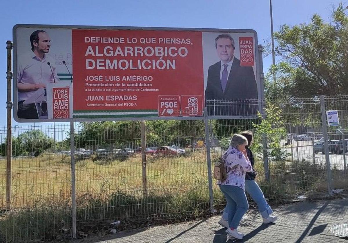 PSOE denuncia a la Junta Electoral los carteles de Greenpeace pidiendo la demolición del Algarrobico