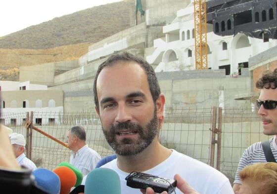 José Luis Amérigo, alcalde de Carboneras, en declaraciones junto al Algarrobico.