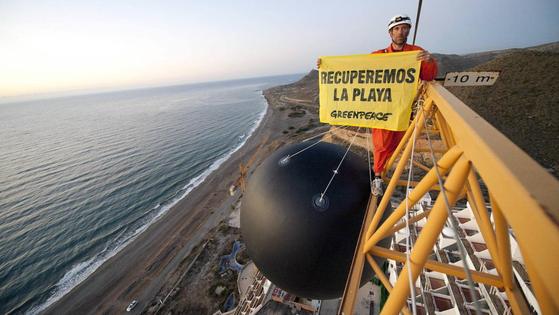 Greenpeace denuncia ante el TSJA que la desclasificación del Algarrobico es «nula»