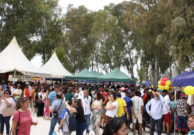 Imagen principal - Crisol de orígenes y nacionalidades en el encuentro multicultural de Pulpí